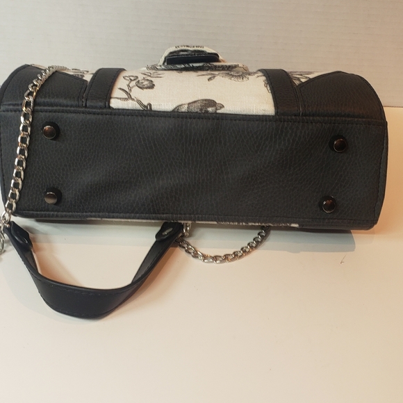 Floral Print Black and White Handbag - Picture 5 of 8